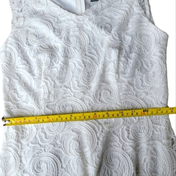 Dressystar | White Lace V-Neck Sleeveless Mid-Length Dress - Picture 9 of 9